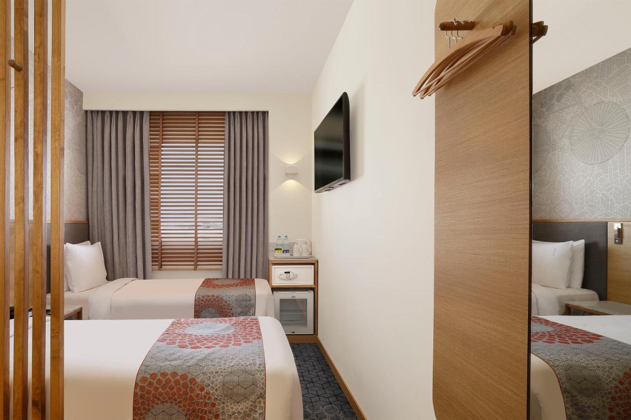 Holiday Inn Express Bengaluru Yeshwantpur By Ihg Bangalore Exterior foto